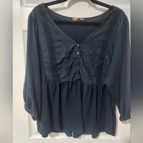 East Adeline Navy Blue 3/4 Sleeve Top in Size 2X - Picture 1 of 9